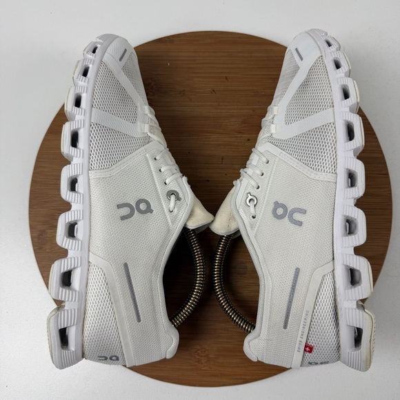 On Running Cloud 5 Women’s Athletic Shoes - Picture 6 of 9